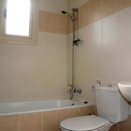 Апартаменти Vanessa 2 Bedroom Пафос